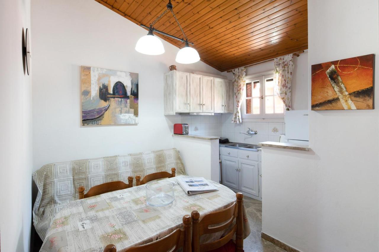 Amalia Cottages Agios Gordios  Exterior photo
