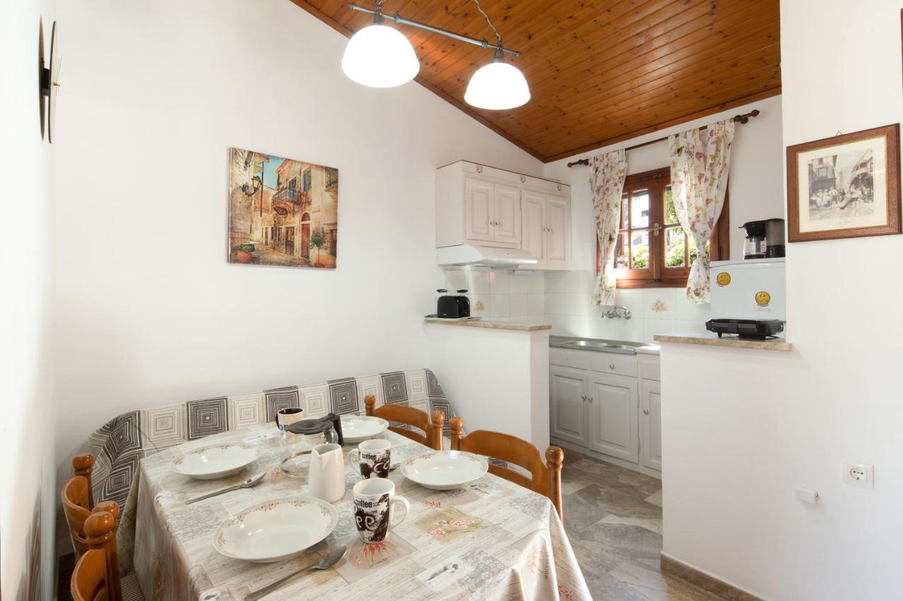 Amalia Cottages Agios Gordios  Exterior photo